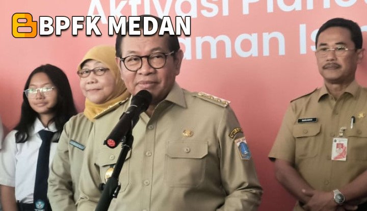 Warga Keluhkan Lama Waktu Tunggu Transjakarta, Pramono Berikan Penjelasan Resmi